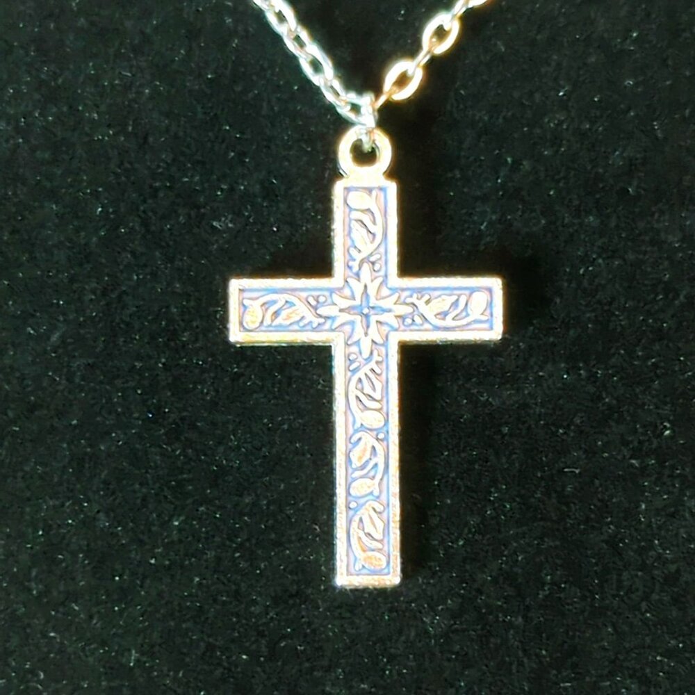 Vintage Ornate Metal Engraved Cross Pendant on Silver-Tone Chain Necklace 20in